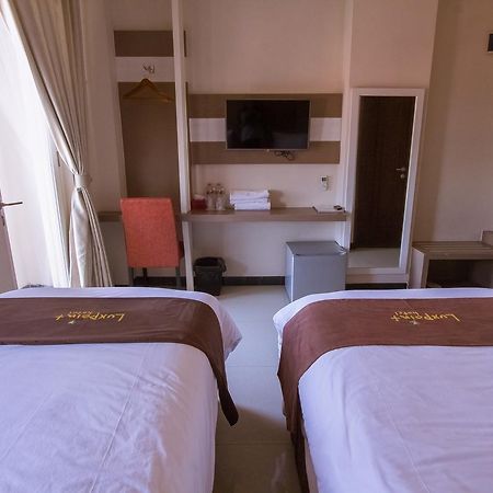 Luxpoint Hotel Baratajaya Сурабая Екстериор снимка