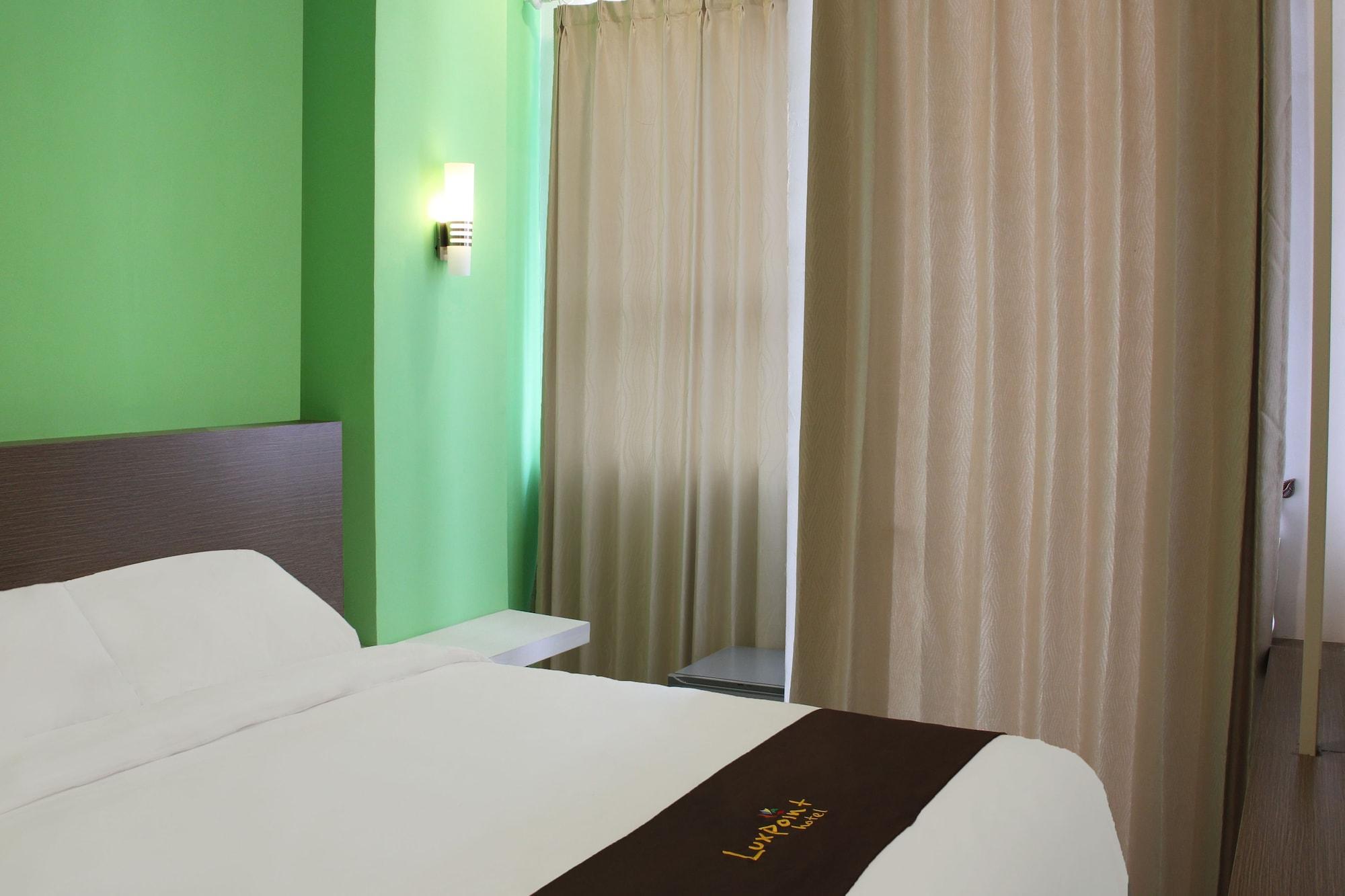 Luxpoint Hotel Baratajaya Сурабая Екстериор снимка