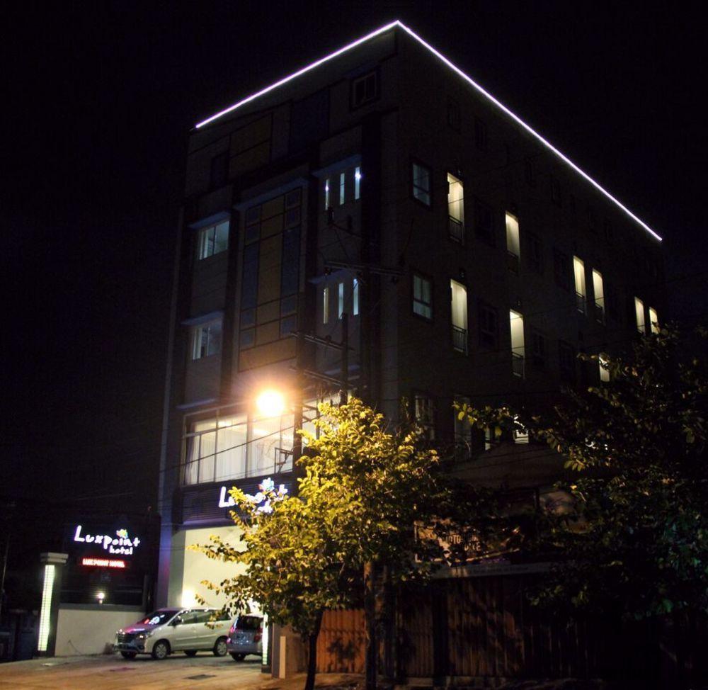 Luxpoint Hotel Baratajaya Сурабая Екстериор снимка