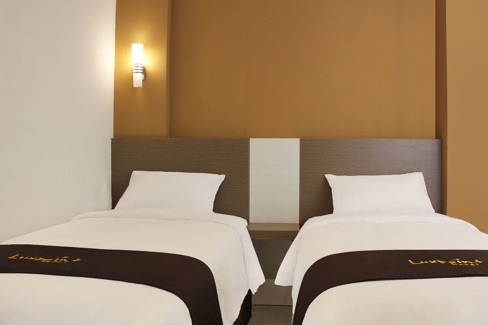 Luxpoint Hotel Baratajaya Сурабая Екстериор снимка