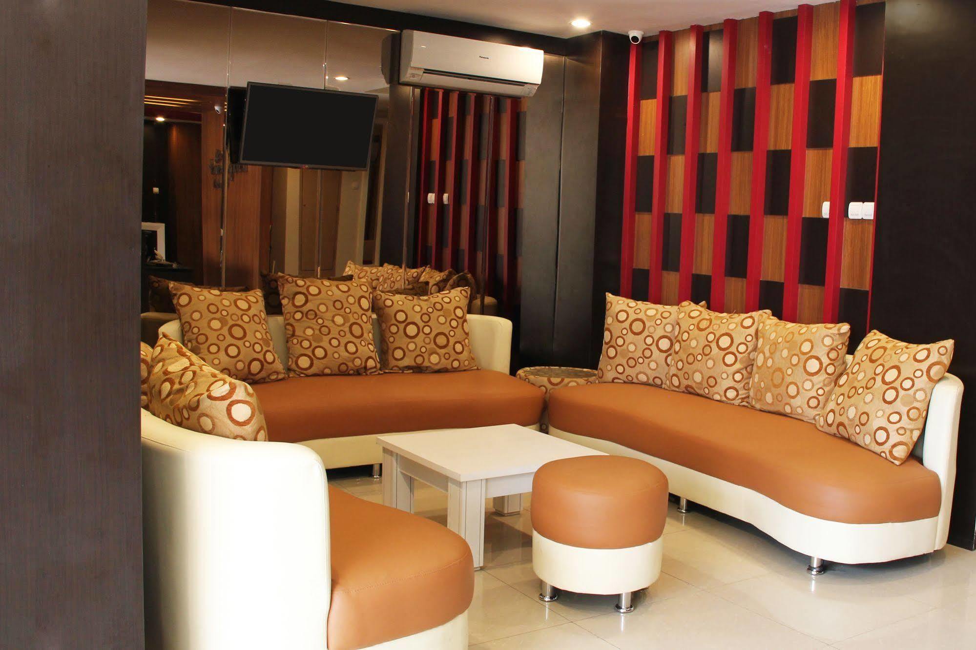 Luxpoint Hotel Baratajaya Сурабая Екстериор снимка