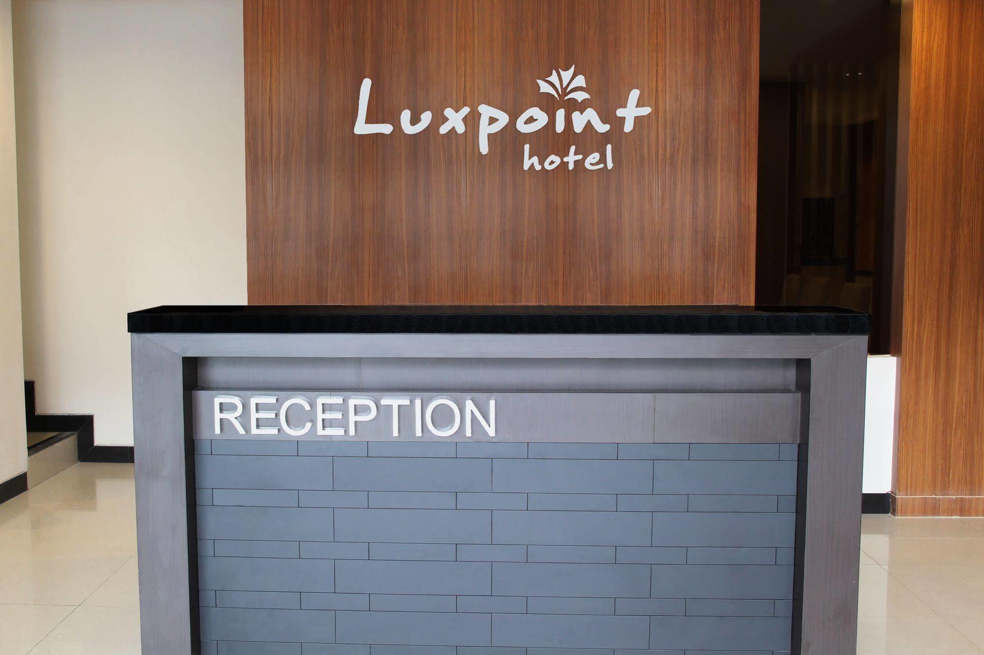 Luxpoint Hotel Baratajaya Сурабая Екстериор снимка