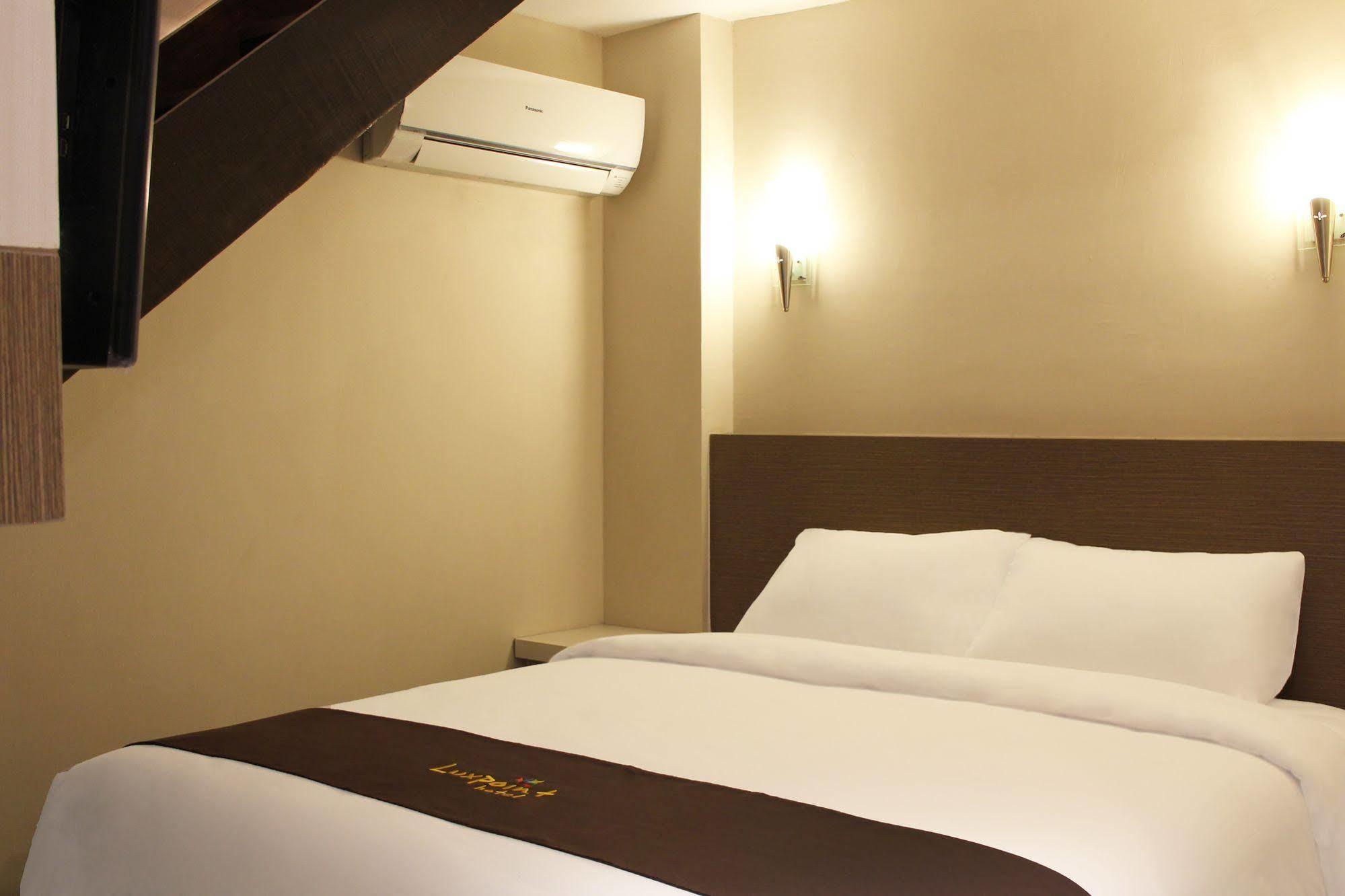 Luxpoint Hotel Baratajaya Сурабая Екстериор снимка
