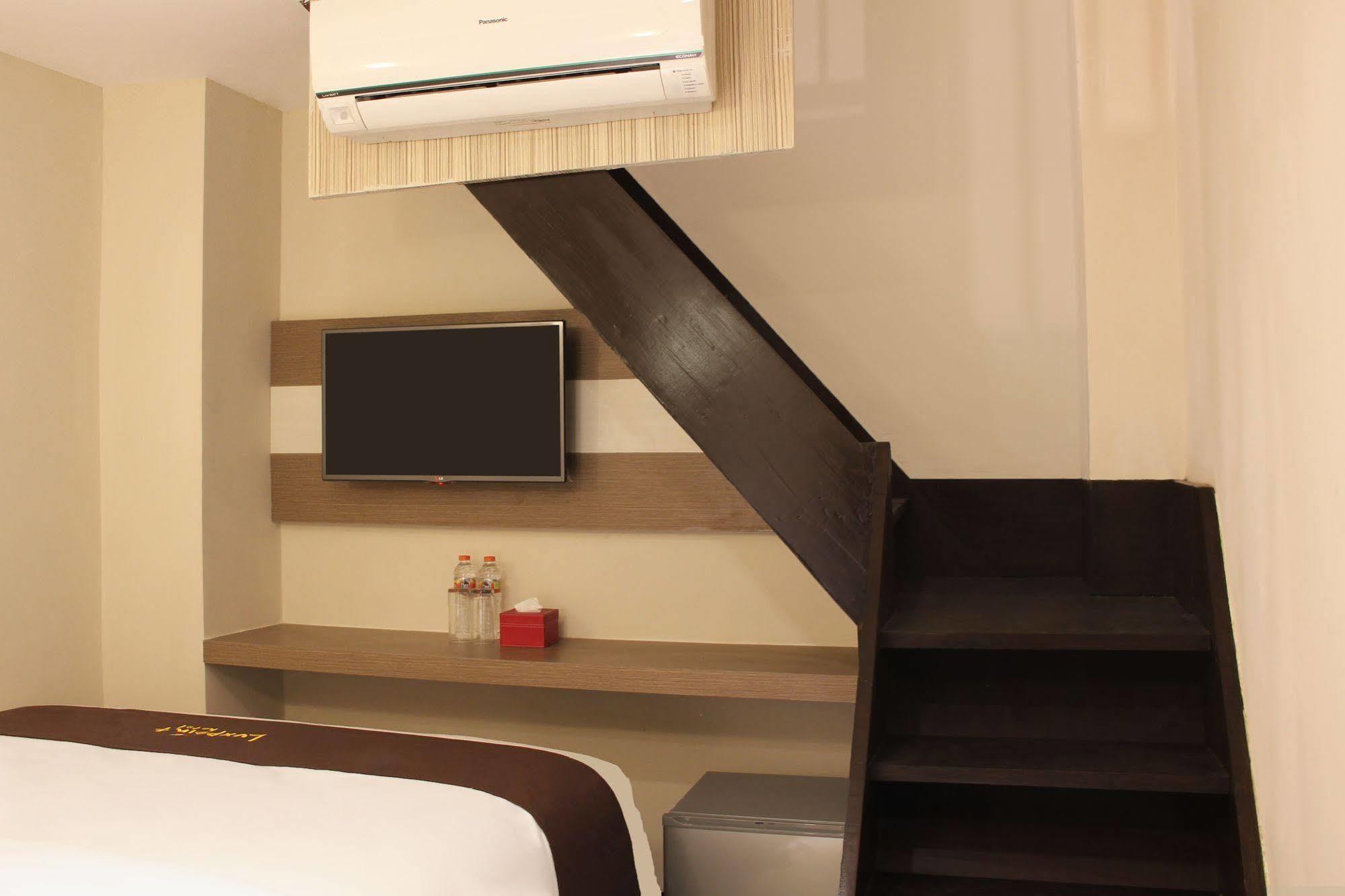 Luxpoint Hotel Baratajaya Сурабая Екстериор снимка