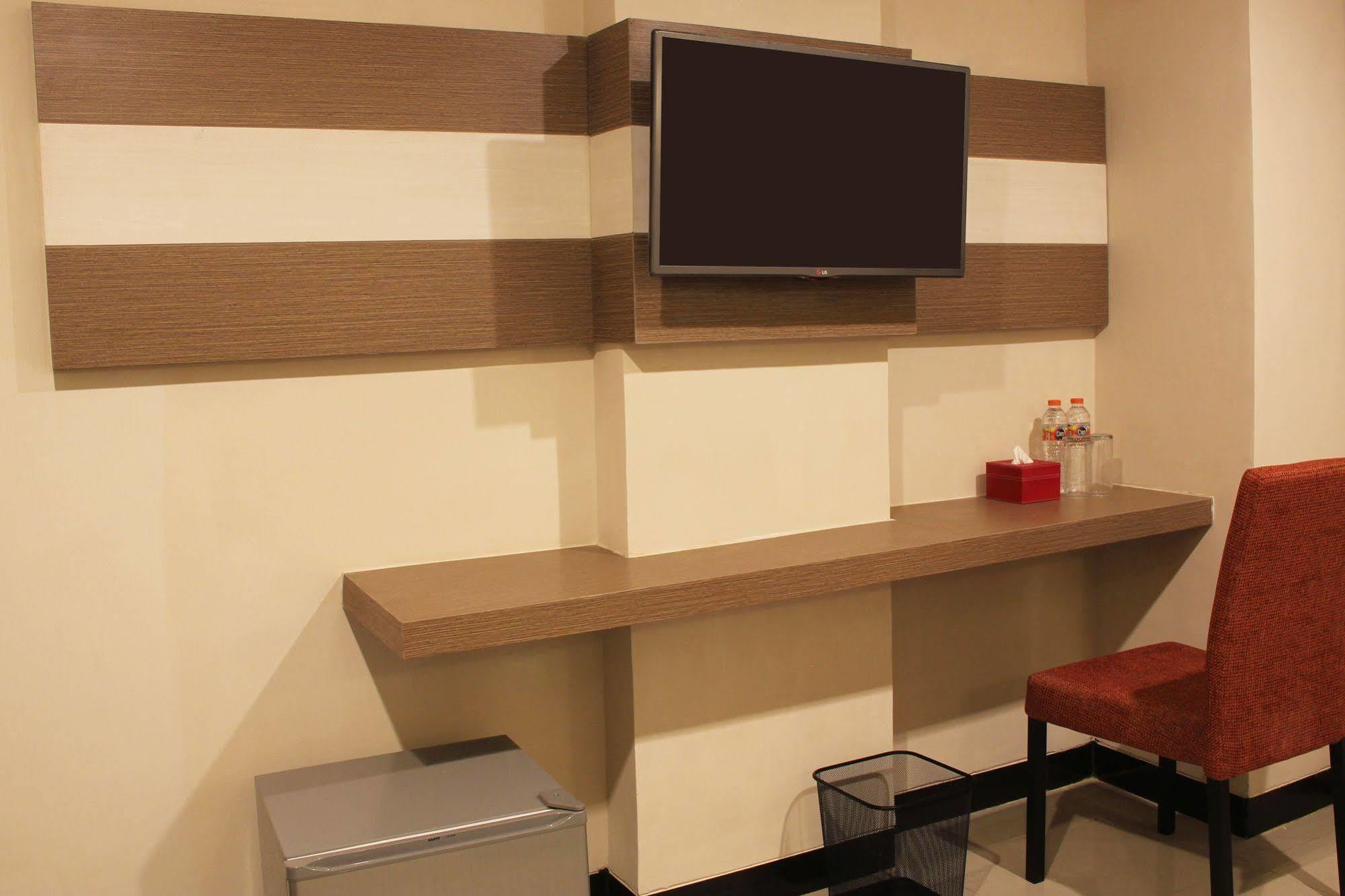Luxpoint Hotel Baratajaya Сурабая Екстериор снимка
