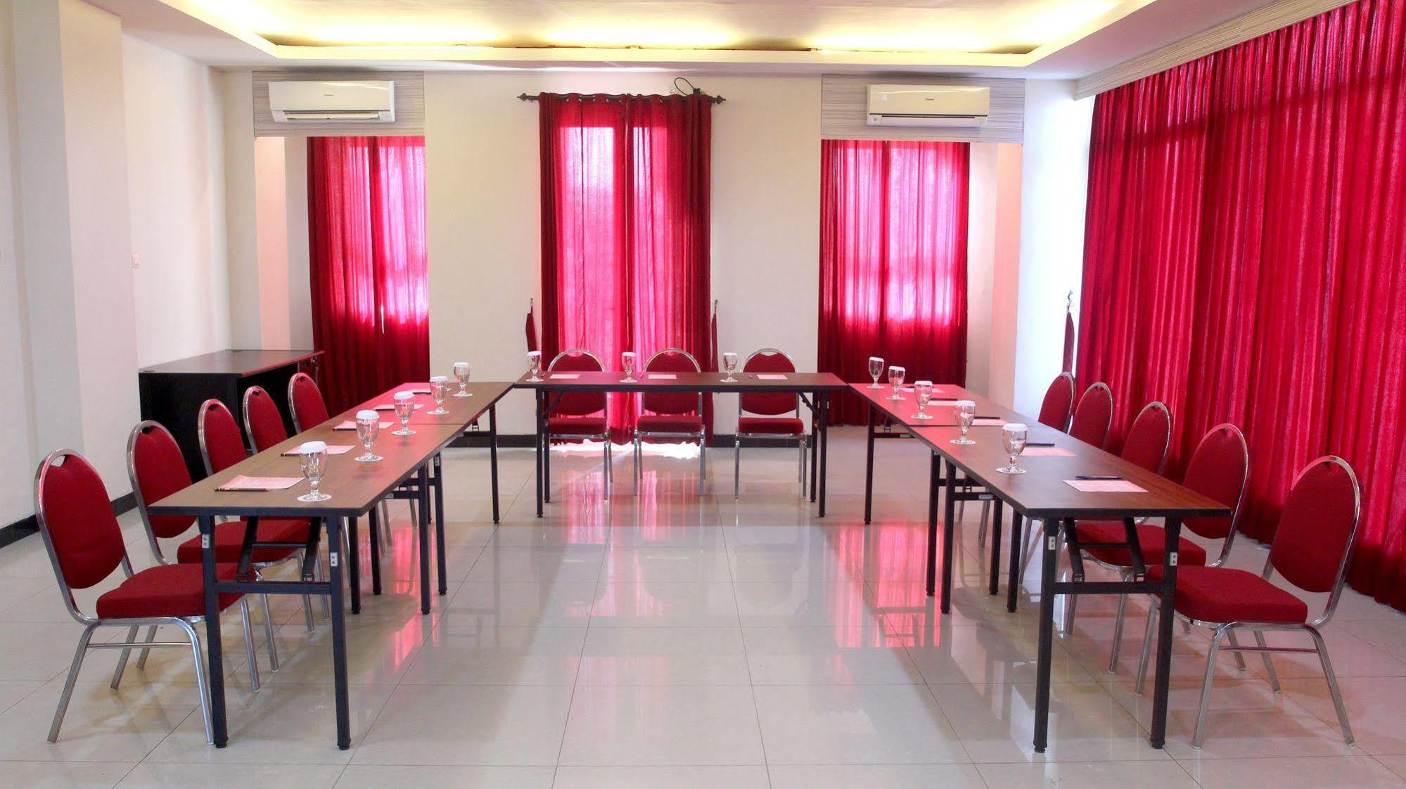 Luxpoint Hotel Baratajaya Сурабая Екстериор снимка