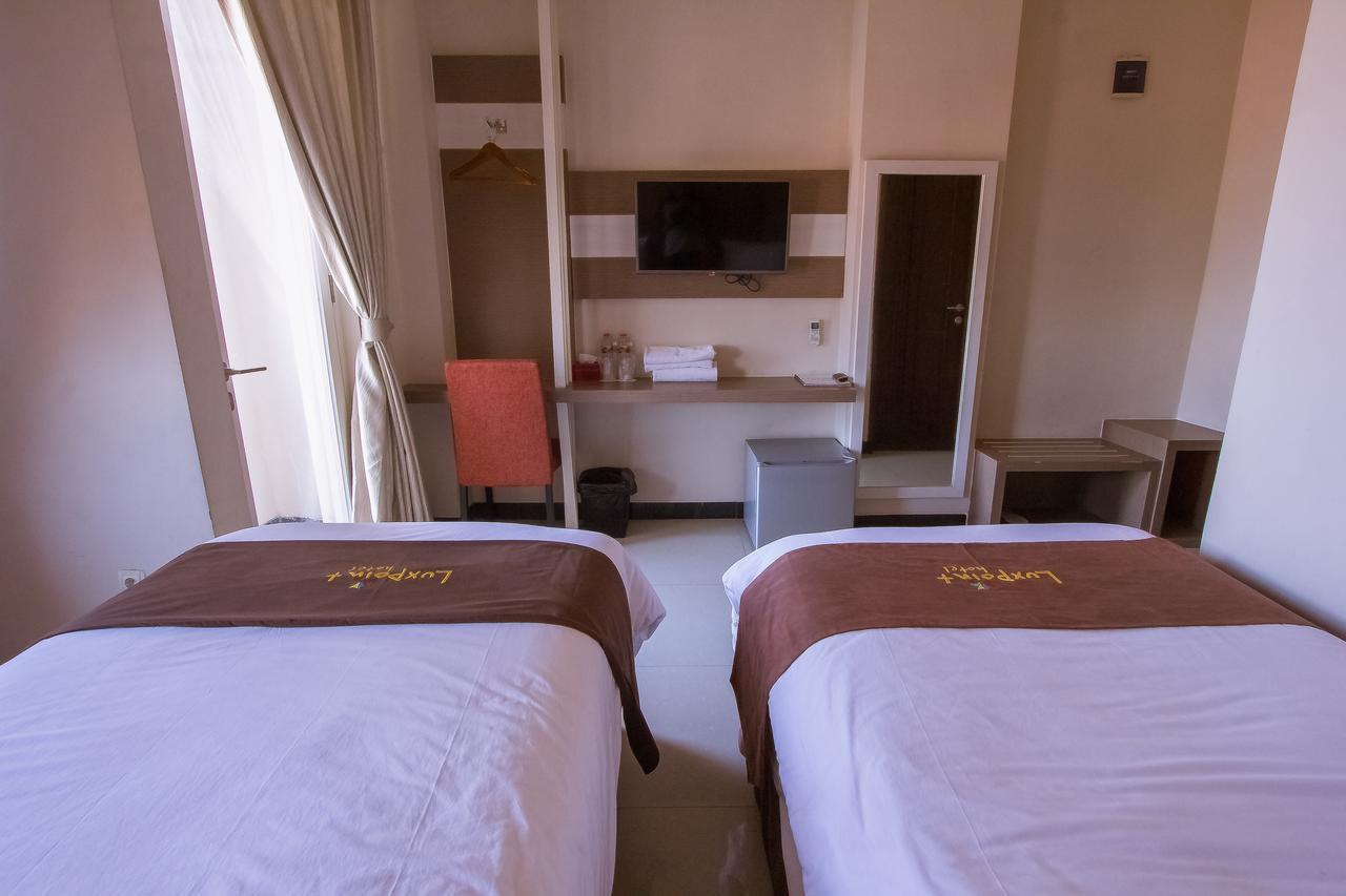 Luxpoint Hotel Baratajaya Сурабая Екстериор снимка
