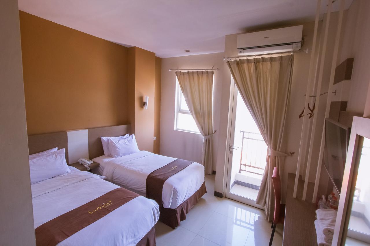 Luxpoint Hotel Baratajaya Сурабая Екстериор снимка